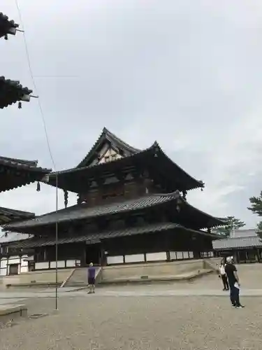 法隆寺の本殿