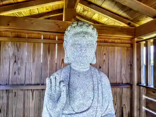 國建神社の仏像