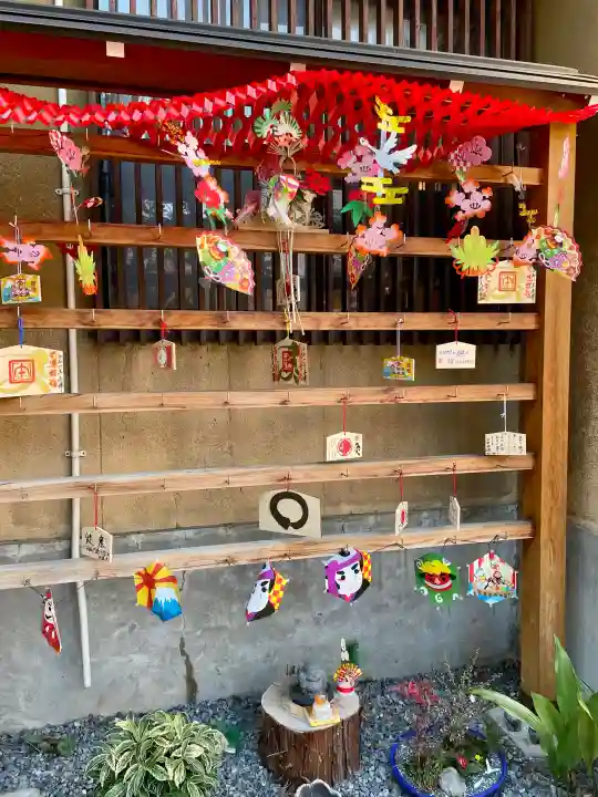 経王寺の{uncategorized: "未分類", other: "その他", undefined: "問題あり", building: "その他建物", grave: "お墓", sacred_gate: "鳥居", guardian: "狛犬", statue: "像", buddha: "仏像", history: "歴史", nature: "自然", garden: "庭園", animal: "動物", pagoda: "塔", temizu: "手水舎", mountain_gate: "山門・神門", sanctuary: "本殿・本堂", subordinate: "末社・摂社", art: "芸術", scenery: "景色", jizo: "地蔵", ema: "絵馬", goshuin: "御朱印", omikuji: "おみくじ", items: "授与品その他", amulet: "お守り", goshuincho: "御朱印帳", eats: "食事", festival: "お祭り", votive_dance: "神楽", shichigosan: "七五三参", wedding: "結婚式", experience: "体験その他", initially: "初詣", around: "周辺", anti_infection: "感染症対策"}