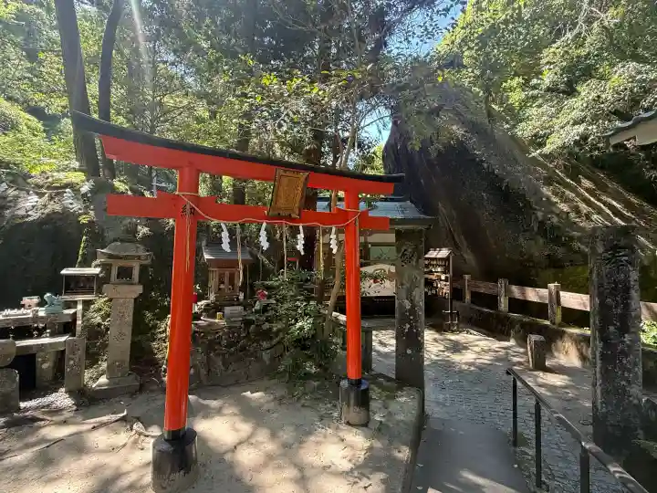 磐船神社の{uncategorized: "未分類", other: "その他", undefined: "問題あり", building: "その他建物", grave: "お墓", sacred_gate: "鳥居", guardian: "狛犬", statue: "像", buddha: "仏像", history: "歴史", nature: "自然", garden: "庭園", animal: "動物", pagoda: "塔", temizu: "手水舎", mountain_gate: "山門・神門", sanctuary: "本殿・本堂", subordinate: "末社・摂社", art: "芸術", scenery: "景色", jizo: "地蔵", ema: "絵馬", goshuin: "御朱印", omikuji: "おみくじ", items: "授与品その他", amulet: "お守り", goshuincho: "御朱印帳", eats: "食事", festival: "お祭り", votive_dance: "神楽", shichigosan: "七五三参", wedding: "結婚式", experience: "体験その他", initially: "初詣", around: "周辺", anti_infection: "感染症対策"}