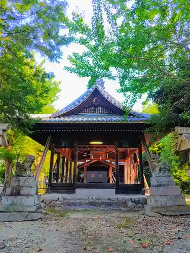 裳咋神社（目比）の本殿