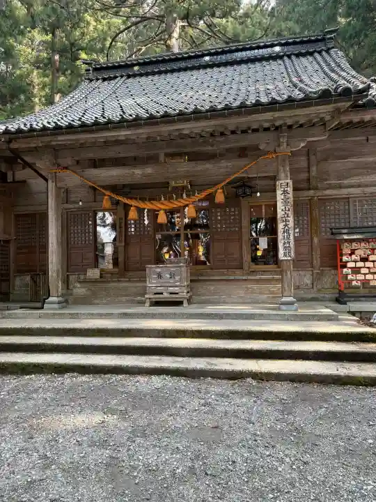 雄山神社中宮祈願殿の{uncategorized: "未分類", other: "その他", undefined: "問題あり", building: "その他建物", grave: "お墓", sacred_gate: "鳥居", guardian: "狛犬", statue: "像", buddha: "仏像", history: "歴史", nature: "自然", garden: "庭園", animal: "動物", pagoda: "塔", temizu: "手水舎", mountain_gate: "山門・神門", sanctuary: "本殿・本堂", subordinate: "末社・摂社", art: "芸術", scenery: "景色", jizo: "地蔵", ema: "絵馬", goshuin: "御朱印", omikuji: "おみくじ", items: "授与品その他", amulet: "お守り", goshuincho: "御朱印帳", eats: "食事", festival: "お祭り", votive_dance: "神楽", shichigosan: "七五三参", wedding: "結婚式", experience: "体験その他", initially: "初詣", around: "周辺", anti_infection: "感染症対策"}