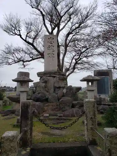 戸出神社の像