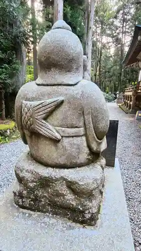 御岩神社の像