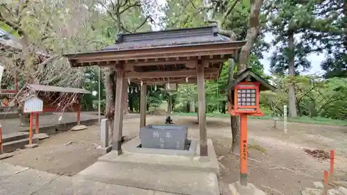 正一位 若草稲荷神社の手水舎