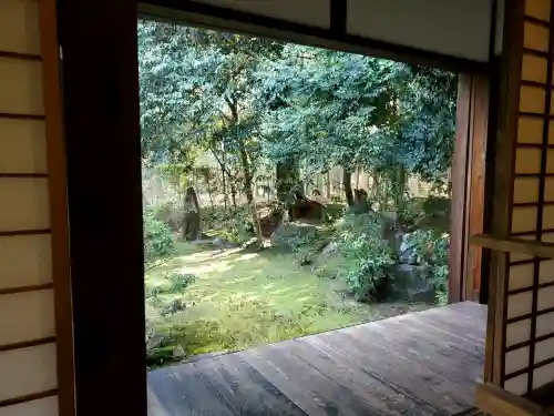 地蔵院の{uncategorized: "未分類", other: "その他", undefined: "問題あり", building: "その他建物", grave: "お墓", sacred_gate: "鳥居", guardian: "狛犬", statue: "像", buddha: "仏像", history: "歴史", nature: "自然", garden: "庭園", animal: "動物", pagoda: "塔", temizu: "手水舎", mountain_gate: "山門・神門", sanctuary: "本殿・本堂", subordinate: "末社・摂社", art: "芸術", scenery: "景色", jizo: "地蔵", ema: "絵馬", goshuin: "御朱印", omikuji: "おみくじ", items: "授与品その他", amulet: "お守り", goshuincho: "御朱印帳", eats: "食事", festival: "お祭り", votive_dance: "神楽", shichigosan: "七五三参", wedding: "結婚式", experience: "体験その他", initially: "初詣", around: "周辺", anti_infection: "感染症対策"}