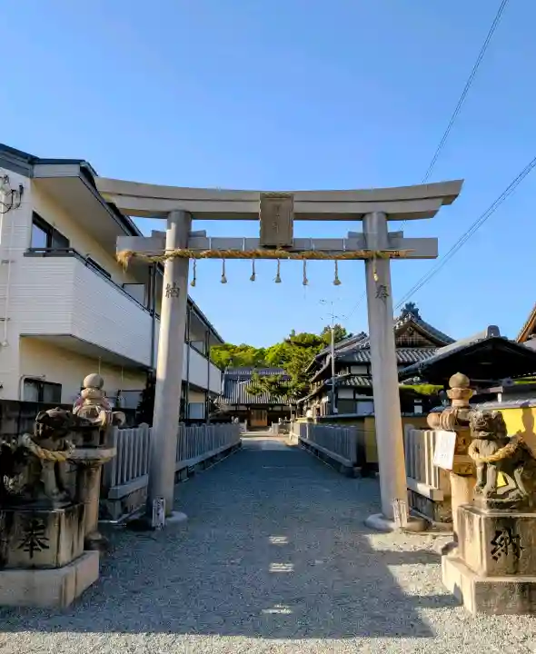 久々知須佐男神社の{uncategorized: "未分類", other: "その他", undefined: "問題あり", building: "その他建物", grave: "お墓", sacred_gate: "鳥居", guardian: "狛犬", statue: "像", buddha: "仏像", history: "歴史", nature: "自然", garden: "庭園", animal: "動物", pagoda: "塔", temizu: "手水舎", mountain_gate: "山門・神門", sanctuary: "本殿・本堂", subordinate: "末社・摂社", art: "芸術", scenery: "景色", jizo: "地蔵", ema: "絵馬", goshuin: "御朱印", omikuji: "おみくじ", items: "授与品その他", amulet: "お守り", goshuincho: "御朱印帳", eats: "食事", festival: "お祭り", votive_dance: "神楽", shichigosan: "七五三参", wedding: "結婚式", experience: "体験その他", initially: "初詣", around: "周辺", anti_infection: "感染症対策"}