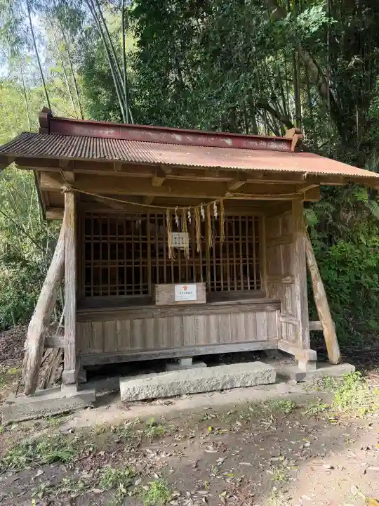 鵜羽神社の{uncategorized: "未分類", other: "その他", undefined: "問題あり", building: "その他建物", grave: "お墓", sacred_gate: "鳥居", guardian: "狛犬", statue: "像", buddha: "仏像", history: "歴史", nature: "自然", garden: "庭園", animal: "動物", pagoda: "塔", temizu: "手水舎", mountain_gate: "山門・神門", sanctuary: "本殿・本堂", subordinate: "末社・摂社", art: "芸術", scenery: "景色", jizo: "地蔵", ema: "絵馬", goshuin: "御朱印", omikuji: "おみくじ", items: "授与品その他", amulet: "お守り", goshuincho: "御朱印帳", eats: "食事", festival: "お祭り", votive_dance: "神楽", shichigosan: "七五三参", wedding: "結婚式", experience: "体験その他", initially: "初詣", around: "周辺", anti_infection: "感染症対策"}