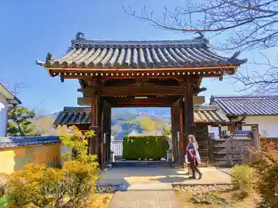 橘寺の山門・神門