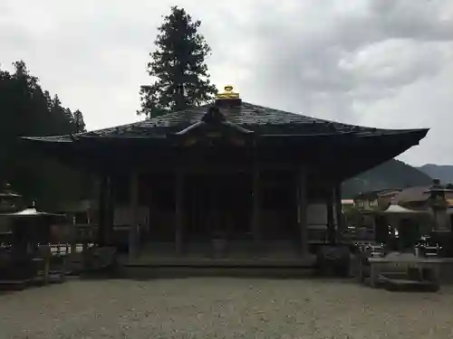 龍泉寺の本殿