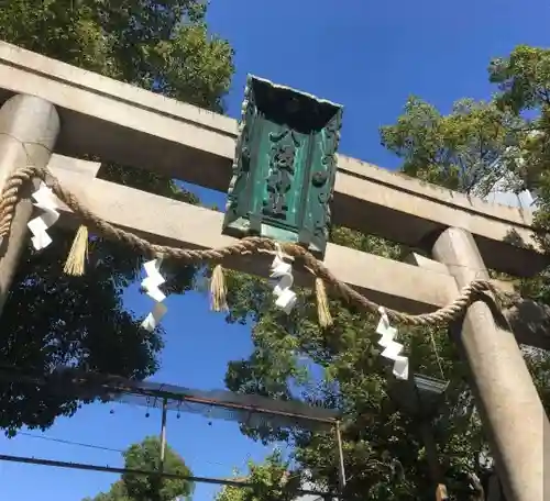 難波八阪神社の鳥居