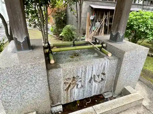 湯島御霊社の手水舎