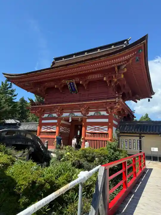 美濃國一宮 南宮大社の{uncategorized: "未分類", other: "その他", undefined: "問題あり", building: "その他建物", grave: "お墓", sacred_gate: "鳥居", guardian: "狛犬", statue: "像", buddha: "仏像", history: "歴史", nature: "自然", garden: "庭園", animal: "動物", pagoda: "塔", temizu: "手水舎", mountain_gate: "山門・神門", sanctuary: "本殿・本堂", subordinate: "末社・摂社", art: "芸術", scenery: "景色", jizo: "地蔵", ema: "絵馬", goshuin: "御朱印", omikuji: "おみくじ", items: "授与品その他", amulet: "お守り", goshuincho: "御朱印帳", eats: "食事", festival: "お祭り", votive_dance: "神楽", shichigosan: "七五三参", wedding: "結婚式", experience: "体験その他", initially: "初詣", around: "周辺", anti_infection: "感染症対策"}