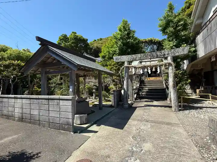 安乗神社の{uncategorized: "未分類", other: "その他", undefined: "問題あり", building: "その他建物", grave: "お墓", sacred_gate: "鳥居", guardian: "狛犬", statue: "像", buddha: "仏像", history: "歴史", nature: "自然", garden: "庭園", animal: "動物", pagoda: "塔", temizu: "手水舎", mountain_gate: "山門・神門", sanctuary: "本殿・本堂", subordinate: "末社・摂社", art: "芸術", scenery: "景色", jizo: "地蔵", ema: "絵馬", goshuin: "御朱印", omikuji: "おみくじ", items: "授与品その他", amulet: "お守り", goshuincho: "御朱印帳", eats: "食事", festival: "お祭り", votive_dance: "神楽", shichigosan: "七五三参", wedding: "結婚式", experience: "体験その他", initially: "初詣", around: "周辺", anti_infection: "感染症対策"}