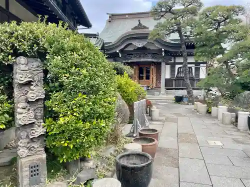 日蓮宗龍口山本龍寺の{uncategorized: "未分類", other: "その他", undefined: "問題あり", building: "その他建物", grave: "お墓", sacred_gate: "鳥居", guardian: "狛犬", statue: "像", buddha: "仏像", history: "歴史", nature: "自然", garden: "庭園", animal: "動物", pagoda: "塔", temizu: "手水舎", mountain_gate: "山門・神門", sanctuary: "本殿・本堂", subordinate: "末社・摂社", art: "芸術", scenery: "景色", jizo: "地蔵", ema: "絵馬", goshuin: "御朱印", omikuji: "おみくじ", items: "授与品その他", amulet: "お守り", goshuincho: "御朱印帳", eats: "食事", festival: "お祭り", votive_dance: "神楽", shichigosan: "七五三参", wedding: "結婚式", experience: "体験その他", initially: "初詣", around: "周辺", anti_infection: "感染症対策"}