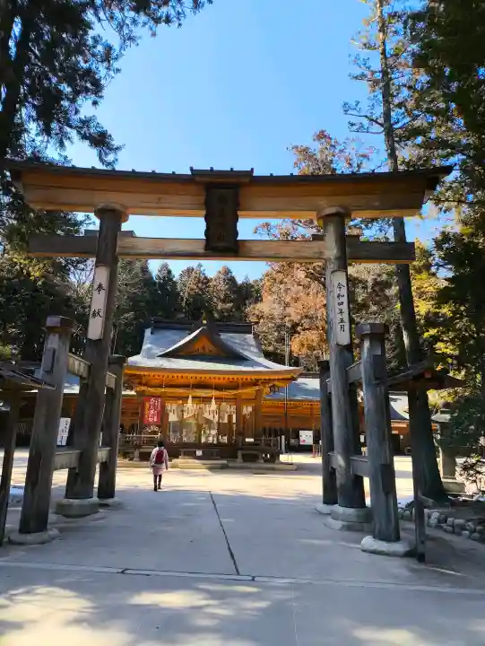 穂高神社本宮の{uncategorized: "未分類", other: "その他", undefined: "問題あり", building: "その他建物", grave: "お墓", sacred_gate: "鳥居", guardian: "狛犬", statue: "像", buddha: "仏像", history: "歴史", nature: "自然", garden: "庭園", animal: "動物", pagoda: "塔", temizu: "手水舎", mountain_gate: "山門・神門", sanctuary: "本殿・本堂", subordinate: "末社・摂社", art: "芸術", scenery: "景色", jizo: "地蔵", ema: "絵馬", goshuin: "御朱印", omikuji: "おみくじ", items: "授与品その他", amulet: "お守り", goshuincho: "御朱印帳", eats: "食事", festival: "お祭り", votive_dance: "神楽", shichigosan: "七五三参", wedding: "結婚式", experience: "体験その他", initially: "初詣", around: "周辺", anti_infection: "感染症対策"}