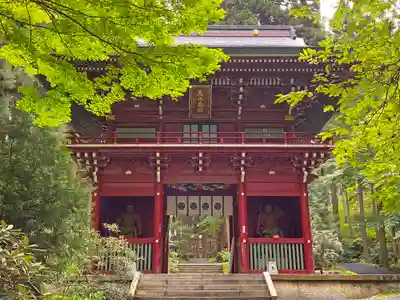 御岩神社の山門・神門
