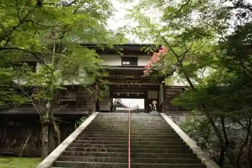 瑠璃寺の山門