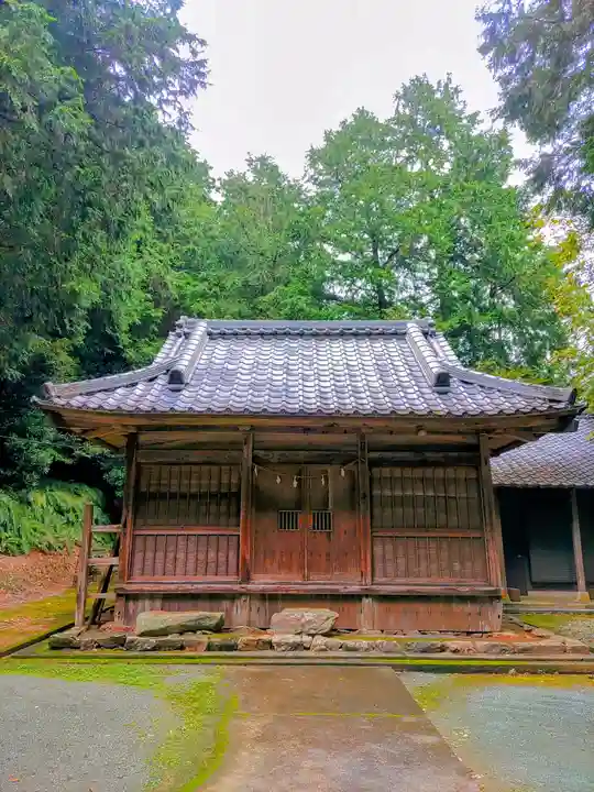 稲束神社(平尾町)の本殿・本堂