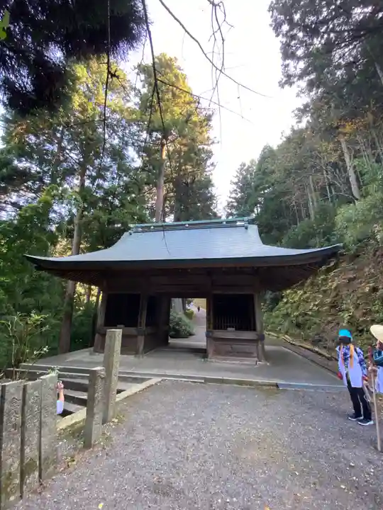 横峰寺の山門・神門