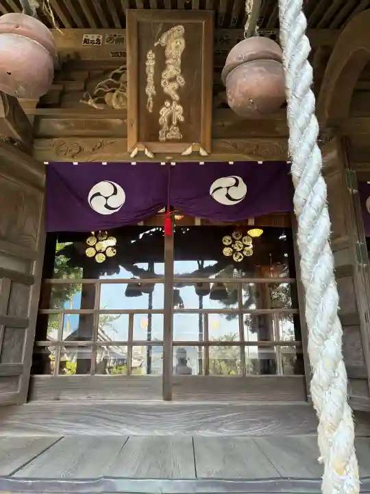 第六天神社の{uncategorized: "未分類", other: "その他", undefined: "問題あり", building: "その他建物", grave: "お墓", sacred_gate: "鳥居", guardian: "狛犬", statue: "像", buddha: "仏像", history: "歴史", nature: "自然", garden: "庭園", animal: "動物", pagoda: "塔", temizu: "手水舎", mountain_gate: "山門・神門", sanctuary: "本殿・本堂", subordinate: "末社・摂社", art: "芸術", scenery: "景色", jizo: "地蔵", ema: "絵馬", goshuin: "御朱印", omikuji: "おみくじ", items: "授与品その他", amulet: "お守り", goshuincho: "御朱印帳", eats: "食事", festival: "お祭り", votive_dance: "神楽", shichigosan: "七五三参", wedding: "結婚式", experience: "体験その他", initially: "初詣", around: "周辺", anti_infection: "感染症対策"}