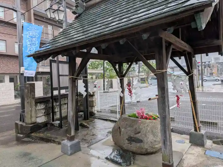 阿邪訶根神社の{uncategorized: "未分類", other: "その他", undefined: "問題あり", building: "その他建物", grave: "お墓", sacred_gate: "鳥居", guardian: "狛犬", statue: "像", buddha: "仏像", history: "歴史", nature: "自然", garden: "庭園", animal: "動物", pagoda: "塔", temizu: "手水舎", mountain_gate: "山門・神門", sanctuary: "本殿・本堂", subordinate: "末社・摂社", art: "芸術", scenery: "景色", jizo: "地蔵", ema: "絵馬", goshuin: "御朱印", omikuji: "おみくじ", items: "授与品その他", amulet: "お守り", goshuincho: "御朱印帳", eats: "食事", festival: "お祭り", votive_dance: "神楽", shichigosan: "七五三参", wedding: "結婚式", experience: "体験その他", initially: "初詣", around: "周辺", anti_infection: "感染症対策"}