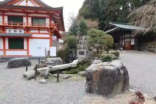 近江神宮の{uncategorized: "未分類", other: "その他", undefined: "問題あり", building: "その他建物", grave: "お墓", sacred_gate: "鳥居", guardian: "狛犬", statue: "像", buddha: "仏像", history: "歴史", nature: "自然", garden: "庭園", animal: "動物", pagoda: "塔", temizu: "手水舎", mountain_gate: "山門・神門", sanctuary: "本殿・本堂", subordinate: "末社・摂社", art: "芸術", scenery: "景色", jizo: "地蔵", ema: "絵馬", goshuin: "御朱印", omikuji: "おみくじ", items: "授与品その他", amulet: "お守り", goshuincho: "御朱印帳", eats: "食事", festival: "お祭り", votive_dance: "神楽", shichigosan: "七五三参", wedding: "結婚式", experience: "体験その他", initially: "初詣", around: "周辺", anti_infection: "感染症対策"}