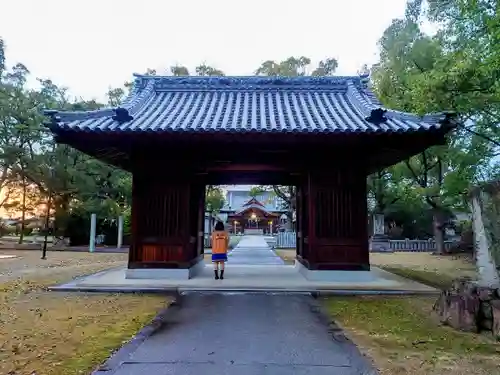 丸亀春日神社の山門・神門
