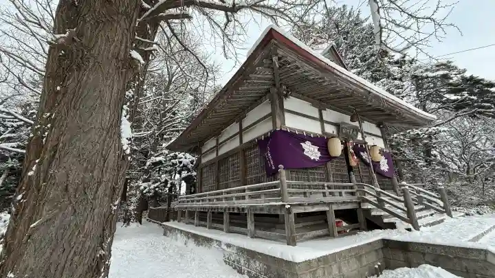 秋葉神社の{uncategorized: "未分類", other: "その他", undefined: "問題あり", building: "その他建物", grave: "お墓", sacred_gate: "鳥居", guardian: "狛犬", statue: "像", buddha: "仏像", history: "歴史", nature: "自然", garden: "庭園", animal: "動物", pagoda: "塔", temizu: "手水舎", mountain_gate: "山門・神門", sanctuary: "本殿・本堂", subordinate: "末社・摂社", art: "芸術", scenery: "景色", jizo: "地蔵", ema: "絵馬", goshuin: "御朱印", omikuji: "おみくじ", items: "授与品その他", amulet: "お守り", goshuincho: "御朱印帳", eats: "食事", festival: "お祭り", votive_dance: "神楽", shichigosan: "七五三参", wedding: "結婚式", experience: "体験その他", initially: "初詣", around: "周辺", anti_infection: "感染症対策"}