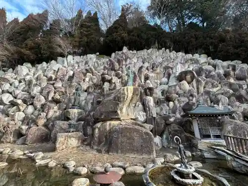 観音正寺の{uncategorized: "未分類", other: "その他", undefined: "問題あり", building: "その他建物", grave: "お墓", sacred_gate: "鳥居", guardian: "狛犬", statue: "像", buddha: "仏像", history: "歴史", nature: "自然", garden: "庭園", animal: "動物", pagoda: "塔", temizu: "手水舎", mountain_gate: "山門・神門", sanctuary: "本殿・本堂", subordinate: "末社・摂社", art: "芸術", scenery: "景色", jizo: "地蔵", ema: "絵馬", goshuin: "御朱印", omikuji: "おみくじ", items: "授与品その他", amulet: "お守り", goshuincho: "御朱印帳", eats: "食事", festival: "お祭り", votive_dance: "神楽", shichigosan: "七五三参", wedding: "結婚式", experience: "体験その他", initially: "初詣", around: "周辺", anti_infection: "感染症対策"}