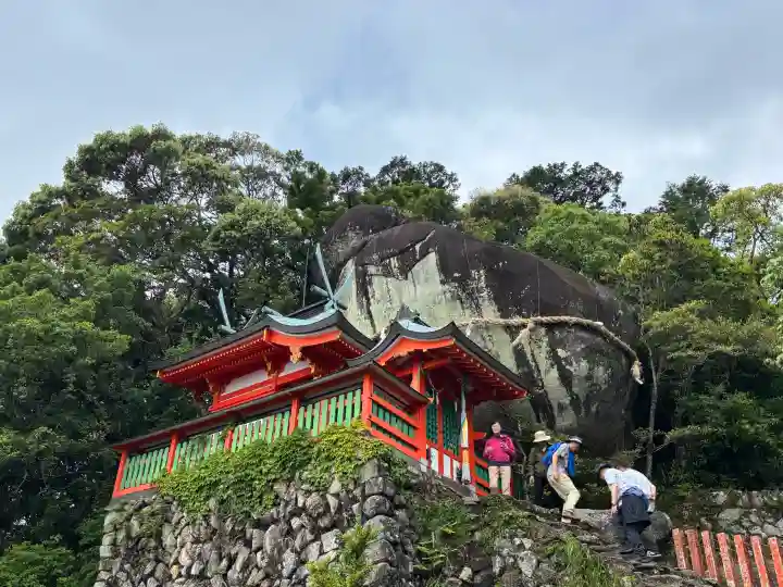 神倉神社(熊野速玉大社摂社)の{uncategorized: "未分類", other: "その他", undefined: "問題あり", building: "その他建物", grave: "お墓", sacred_gate: "鳥居", guardian: "狛犬", statue: "像", buddha: "仏像", history: "歴史", nature: "自然", garden: "庭園", animal: "動物", pagoda: "塔", temizu: "手水舎", mountain_gate: "山門・神門", sanctuary: "本殿・本堂", subordinate: "末社・摂社", art: "芸術", scenery: "景色", jizo: "地蔵", ema: "絵馬", goshuin: "御朱印", omikuji: "おみくじ", items: "授与品その他", amulet: "お守り", goshuincho: "御朱印帳", eats: "食事", festival: "お祭り", votive_dance: "神楽", shichigosan: "七五三参", wedding: "結婚式", experience: "体験その他", initially: "初詣", around: "周辺", anti_infection: "感染症対策"}