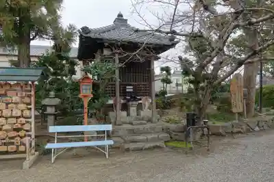 帯解寺の末社・摂社