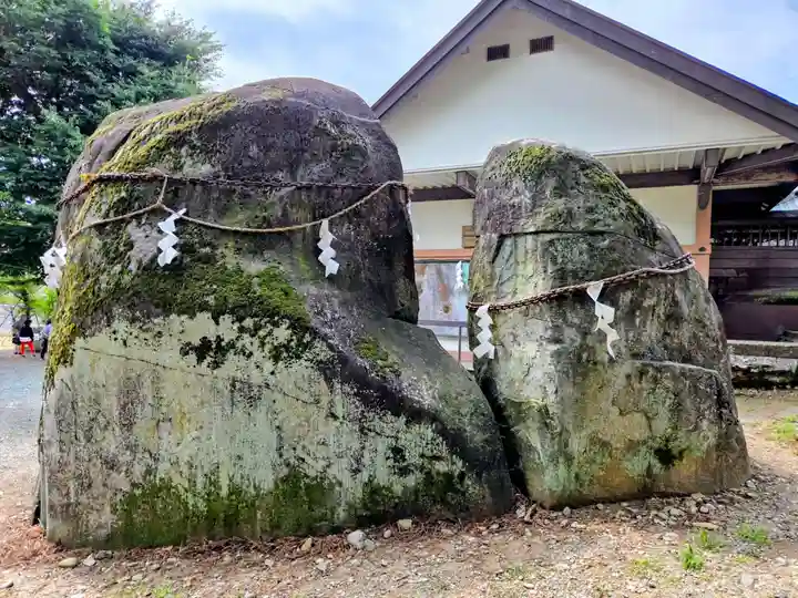 三ツ石神社(岩手県)