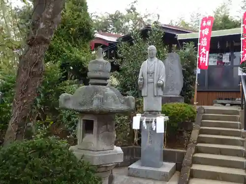 横浜御嶽神社の像