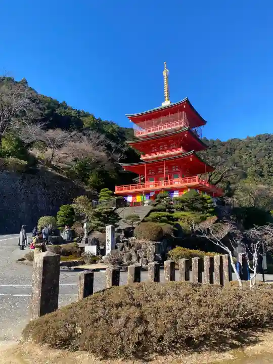熊野那智大社の{uncategorized: "未分類", other: "その他", undefined: "問題あり", building: "その他建物", grave: "お墓", sacred_gate: "鳥居", guardian: "狛犬", statue: "像", buddha: "仏像", history: "歴史", nature: "自然", garden: "庭園", animal: "動物", pagoda: "塔", temizu: "手水舎", mountain_gate: "山門・神門", sanctuary: "本殿・本堂", subordinate: "末社・摂社", art: "芸術", scenery: "景色", jizo: "地蔵", ema: "絵馬", goshuin: "御朱印", omikuji: "おみくじ", items: "授与品その他", amulet: "お守り", goshuincho: "御朱印帳", eats: "食事", festival: "お祭り", votive_dance: "神楽", shichigosan: "七五三参", wedding: "結婚式", experience: "体験その他", initially: "初詣", around: "周辺", anti_infection: "感染症対策"}
