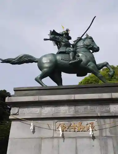 埴生護國八幡宮の像