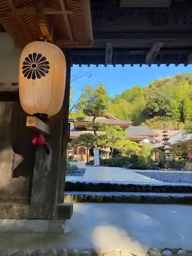 目の霊山　油山寺の山門