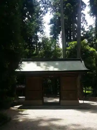 伊和神社の山門