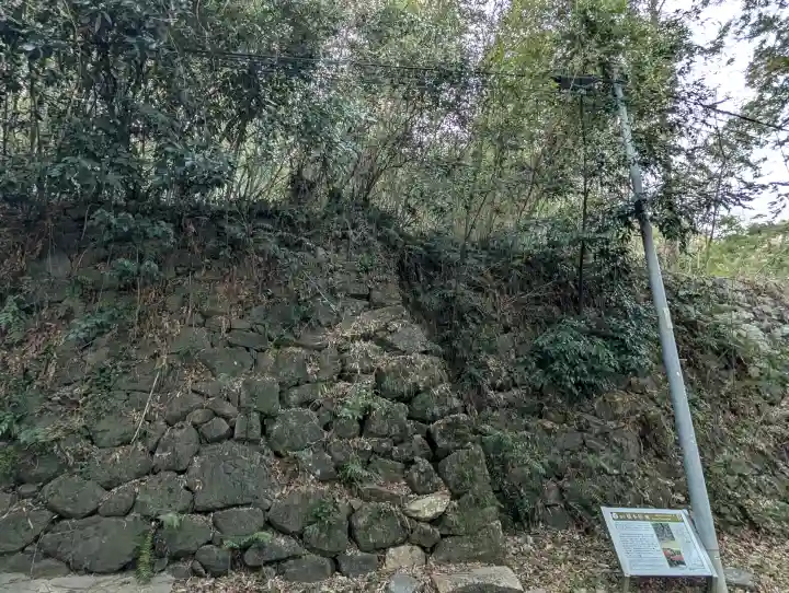 石清水八幡宮の{uncategorized: "未分類", other: "その他", undefined: "問題あり", building: "その他建物", grave: "お墓", sacred_gate: "鳥居", guardian: "狛犬", statue: "像", buddha: "仏像", history: "歴史", nature: "自然", garden: "庭園", animal: "動物", pagoda: "塔", temizu: "手水舎", mountain_gate: "山門・神門", sanctuary: "本殿・本堂", subordinate: "末社・摂社", art: "芸術", scenery: "景色", jizo: "地蔵", ema: "絵馬", goshuin: "御朱印", omikuji: "おみくじ", items: "授与品その他", amulet: "お守り", goshuincho: "御朱印帳", eats: "食事", festival: "お祭り", votive_dance: "神楽", shichigosan: "七五三参", wedding: "結婚式", experience: "体験その他", initially: "初詣", around: "周辺", anti_infection: "感染症対策"}
