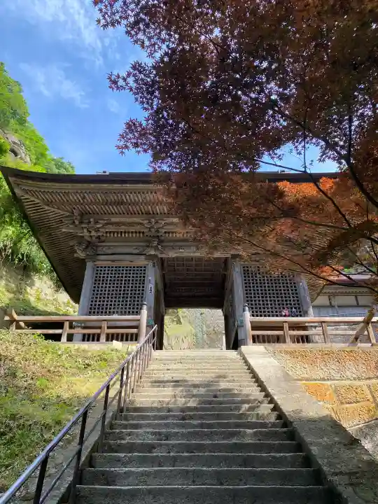 宝珠山 立石寺の{uncategorized: "未分類", other: "その他", undefined: "問題あり", building: "その他建物", grave: "お墓", sacred_gate: "鳥居", guardian: "狛犬", statue: "像", buddha: "仏像", history: "歴史", nature: "自然", garden: "庭園", animal: "動物", pagoda: "塔", temizu: "手水舎", mountain_gate: "山門・神門", sanctuary: "本殿・本堂", subordinate: "末社・摂社", art: "芸術", scenery: "景色", jizo: "地蔵", ema: "絵馬", goshuin: "御朱印", omikuji: "おみくじ", items: "授与品その他", amulet: "お守り", goshuincho: "御朱印帳", eats: "食事", festival: "お祭り", votive_dance: "神楽", shichigosan: "七五三参", wedding: "結婚式", experience: "体験その他", initially: "初詣", around: "周辺", anti_infection: "感染症対策"}