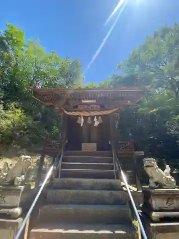 向日神社の{uncategorized: "未分類", other: "その他", undefined: "問題あり", building: "その他建物", grave: "お墓", sacred_gate: "鳥居", guardian: "狛犬", statue: "像", buddha: "仏像", history: "歴史", nature: "自然", garden: "庭園", animal: "動物", pagoda: "塔", temizu: "手水舎", mountain_gate: "山門・神門", sanctuary: "本殿・本堂", subordinate: "末社・摂社", art: "芸術", scenery: "景色", jizo: "地蔵", ema: "絵馬", goshuin: "御朱印", omikuji: "おみくじ", items: "授与品その他", amulet: "お守り", goshuincho: "御朱印帳", eats: "食事", festival: "お祭り", votive_dance: "神楽", shichigosan: "七五三参", wedding: "結婚式", experience: "体験その他", initially: "初詣", around: "周辺", anti_infection: "感染症対策"}