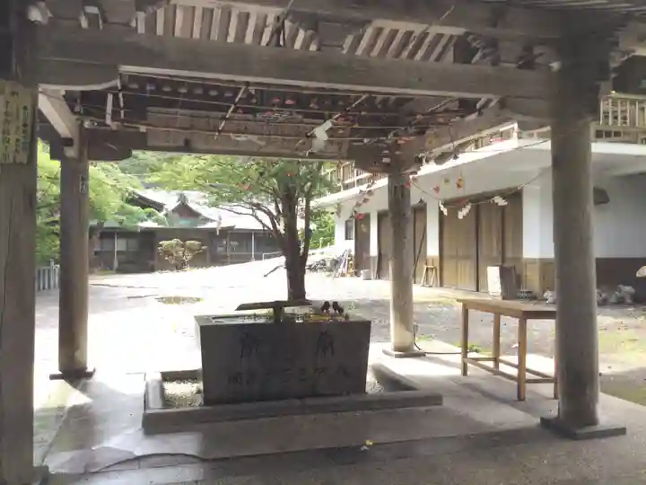 函館八幡宮の手水舎