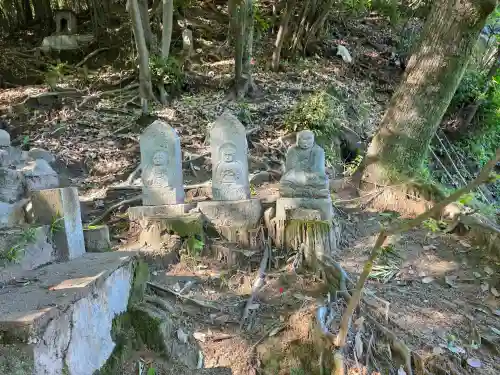 蓮華寺の{uncategorized: "未分類", other: "その他", undefined: "問題あり", building: "その他建物", grave: "お墓", sacred_gate: "鳥居", guardian: "狛犬", statue: "像", buddha: "仏像", history: "歴史", nature: "自然", garden: "庭園", animal: "動物", pagoda: "塔", temizu: "手水舎", mountain_gate: "山門・神門", sanctuary: "本殿・本堂", subordinate: "末社・摂社", art: "芸術", scenery: "景色", jizo: "地蔵", ema: "絵馬", goshuin: "御朱印", omikuji: "おみくじ", items: "授与品その他", amulet: "お守り", goshuincho: "御朱印帳", eats: "食事", festival: "お祭り", votive_dance: "神楽", shichigosan: "七五三参", wedding: "結婚式", experience: "体験その他", initially: "初詣", around: "周辺", anti_infection: "感染症対策"}
