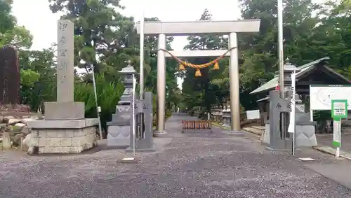 伊奈冨神社の鳥居