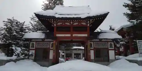 眞久寺の山門