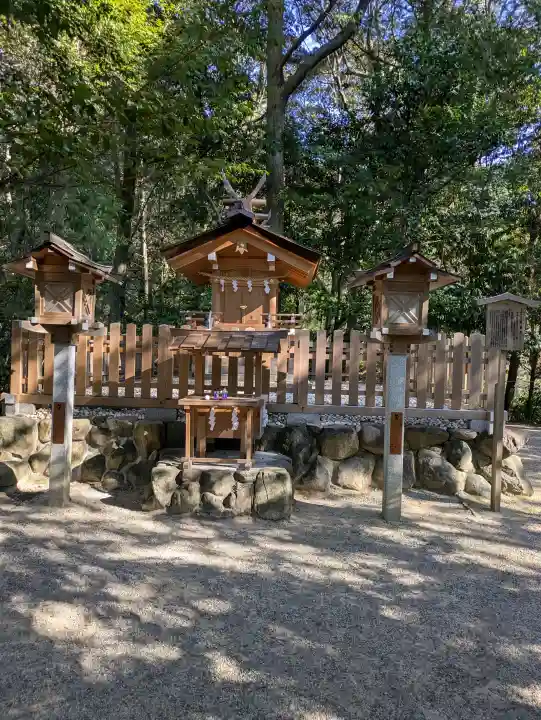 天皇社(大神神社末社)の{uncategorized: "未分類", other: "その他", undefined: "問題あり", building: "その他建物", grave: "お墓", sacred_gate: "鳥居", guardian: "狛犬", statue: "像", buddha: "仏像", history: "歴史", nature: "自然", garden: "庭園", animal: "動物", pagoda: "塔", temizu: "手水舎", mountain_gate: "山門・神門", sanctuary: "本殿・本堂", subordinate: "末社・摂社", art: "芸術", scenery: "景色", jizo: "地蔵", ema: "絵馬", goshuin: "御朱印", omikuji: "おみくじ", items: "授与品その他", amulet: "お守り", goshuincho: "御朱印帳", eats: "食事", festival: "お祭り", votive_dance: "神楽", shichigosan: "七五三参", wedding: "結婚式", experience: "体験その他", initially: "初詣", around: "周辺", anti_infection: "感染症対策"}