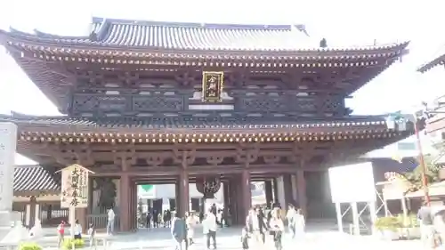 川崎大師（平間寺）の山門