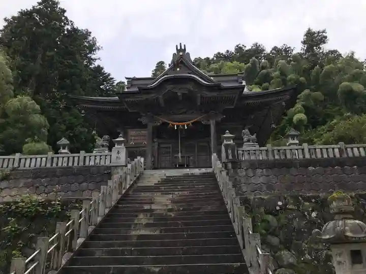 山田寺の本殿・本堂