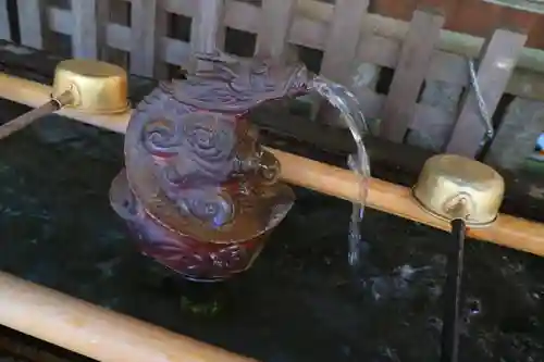 小野照崎神社の手水舎