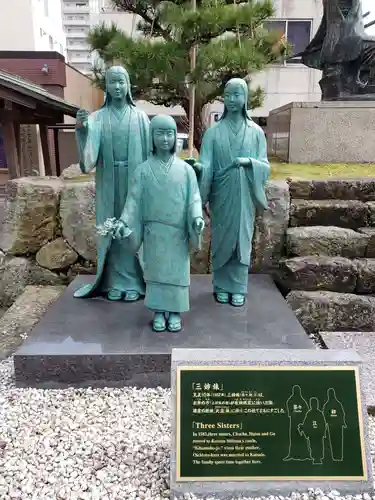 三姉妹神社の像